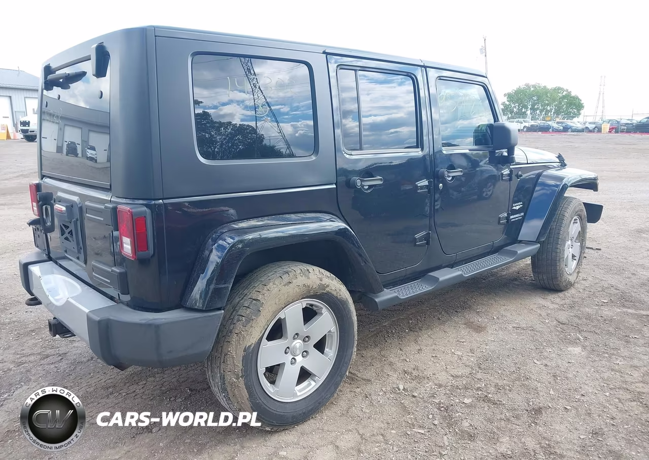 2010 Jeep Wrangler Unlimited Sahara VIN:1J4BA5H10AL147302 - 4