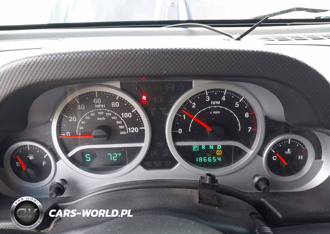 2010 Jeep Wrangler Unlimited Sahara VIN:1J4BA5H10AL147302 - 7