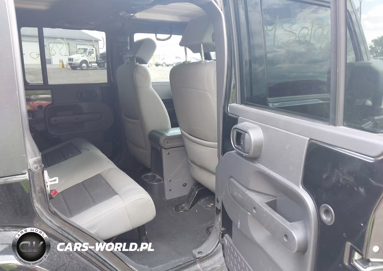 2010 Jeep Wrangler Unlimited Sahara VIN:1J4BA5H10AL147302 - 8