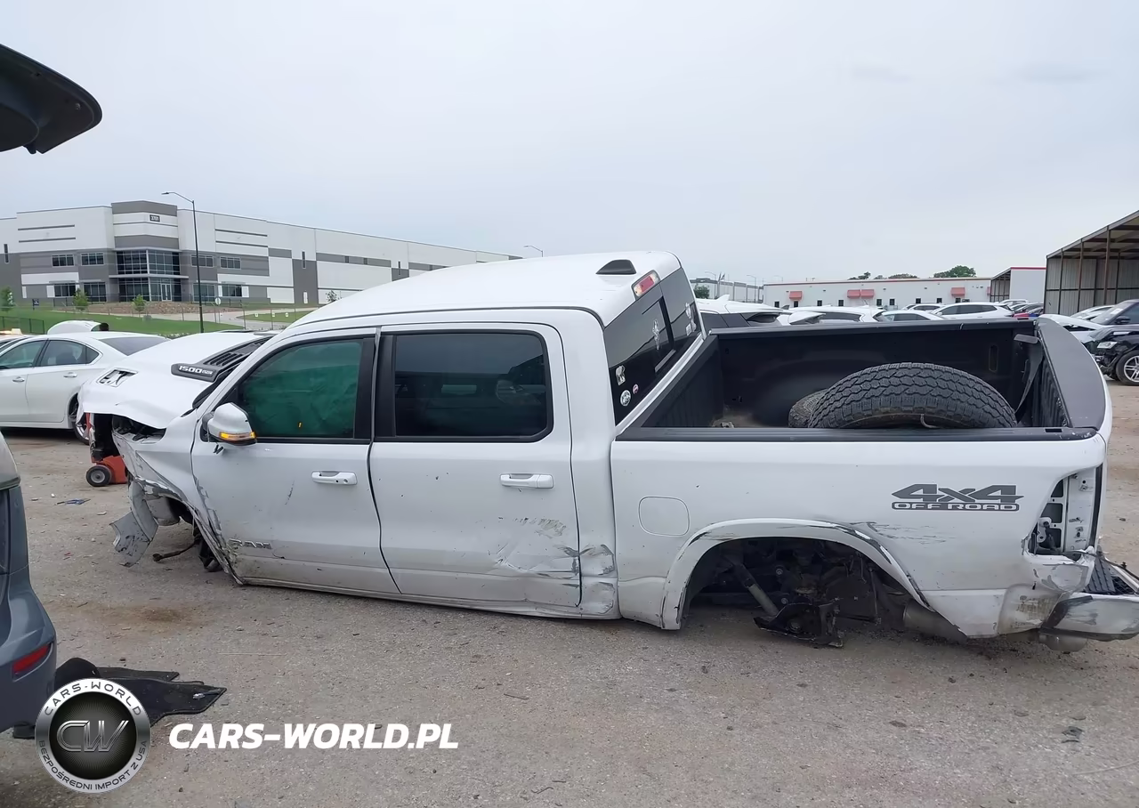 2020 Ram 1500 Laramie 4X4 5'7 Box VIN:1C6SRFJT9LN345116 - 13