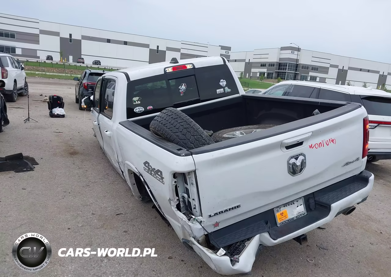 2020 Ram 1500 Laramie 4X4 5'7 Box VIN:1C6SRFJT9LN345116 - 3
