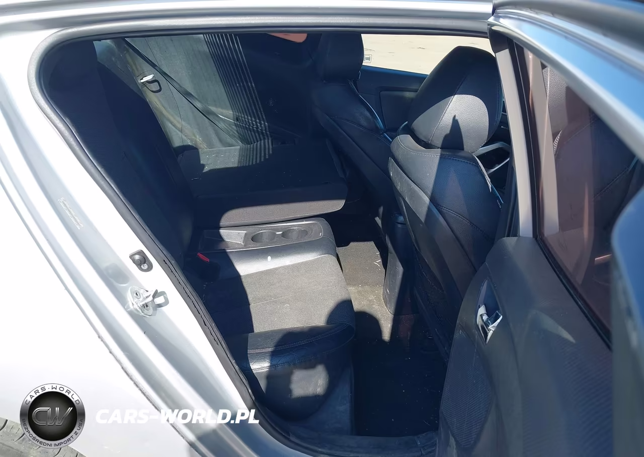 2012 Hyundai Veloster Base W-Black VIN:KMHTC6AD2CU030697 - 8