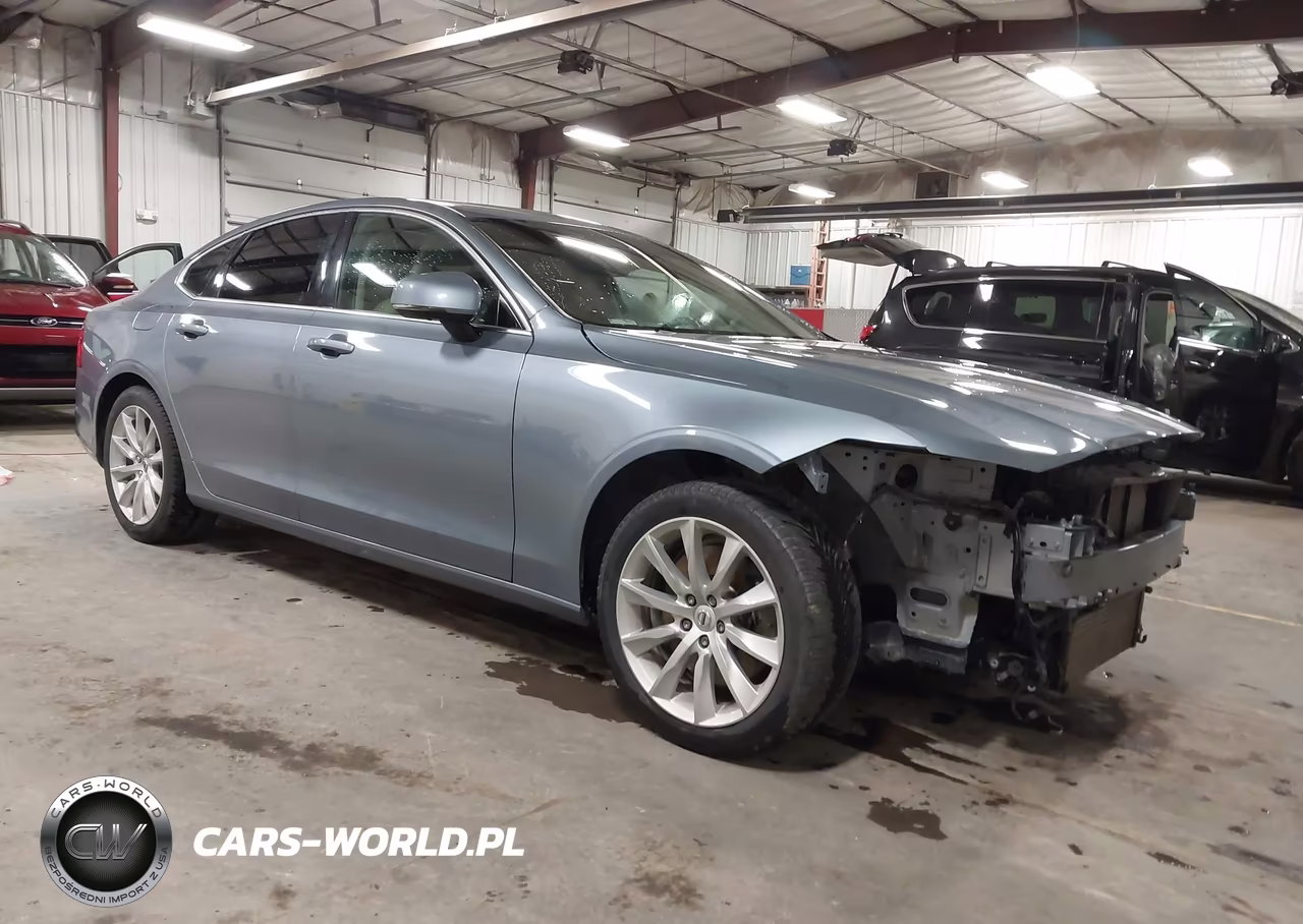 2017 Volvo S90 T6 Momentum