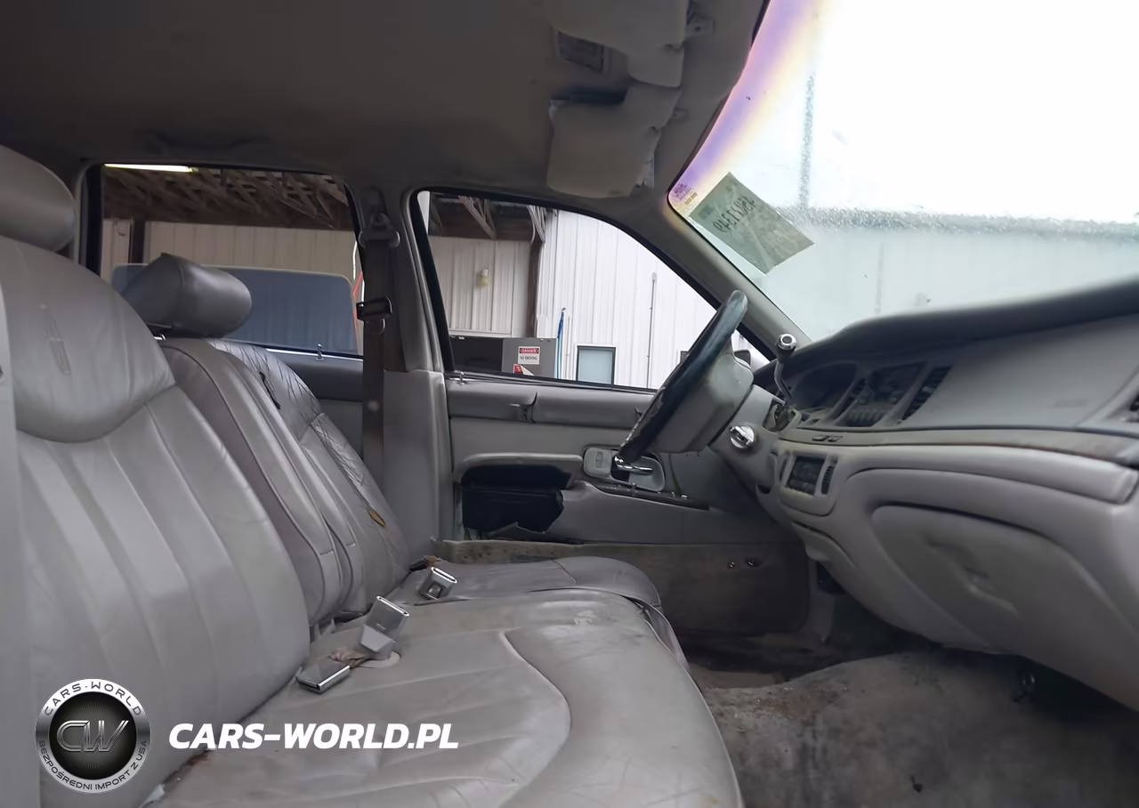 1996 Lincoln Town Car Executive VIN:1LNLM81W7TY669628 - 5