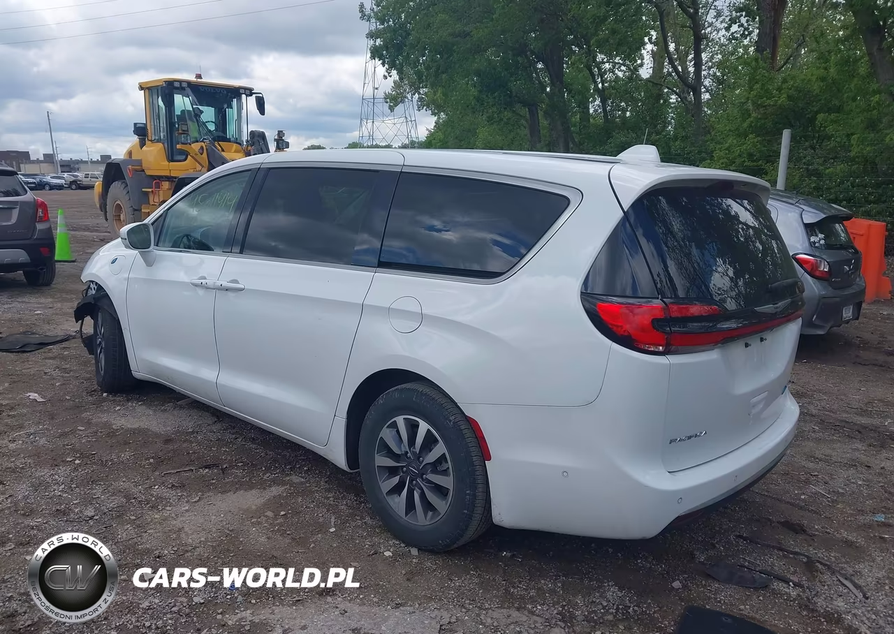 2022 Chrysler Pacifica Hybrid Touring L VIN:2C4RC1L73NR144913 - 3