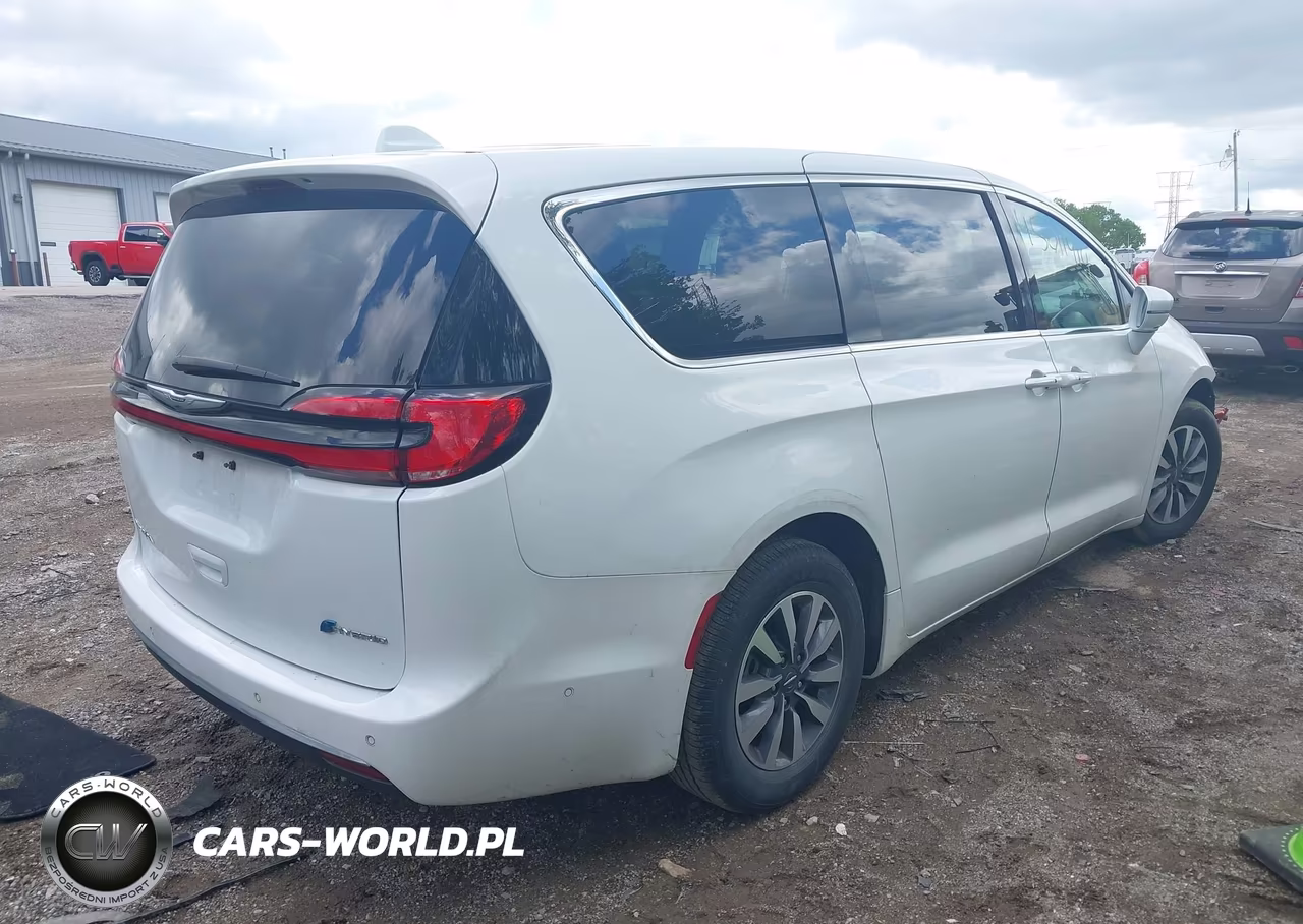 2022 Chrysler Pacifica Hybrid Touring L VIN:2C4RC1L73NR144913 - 4