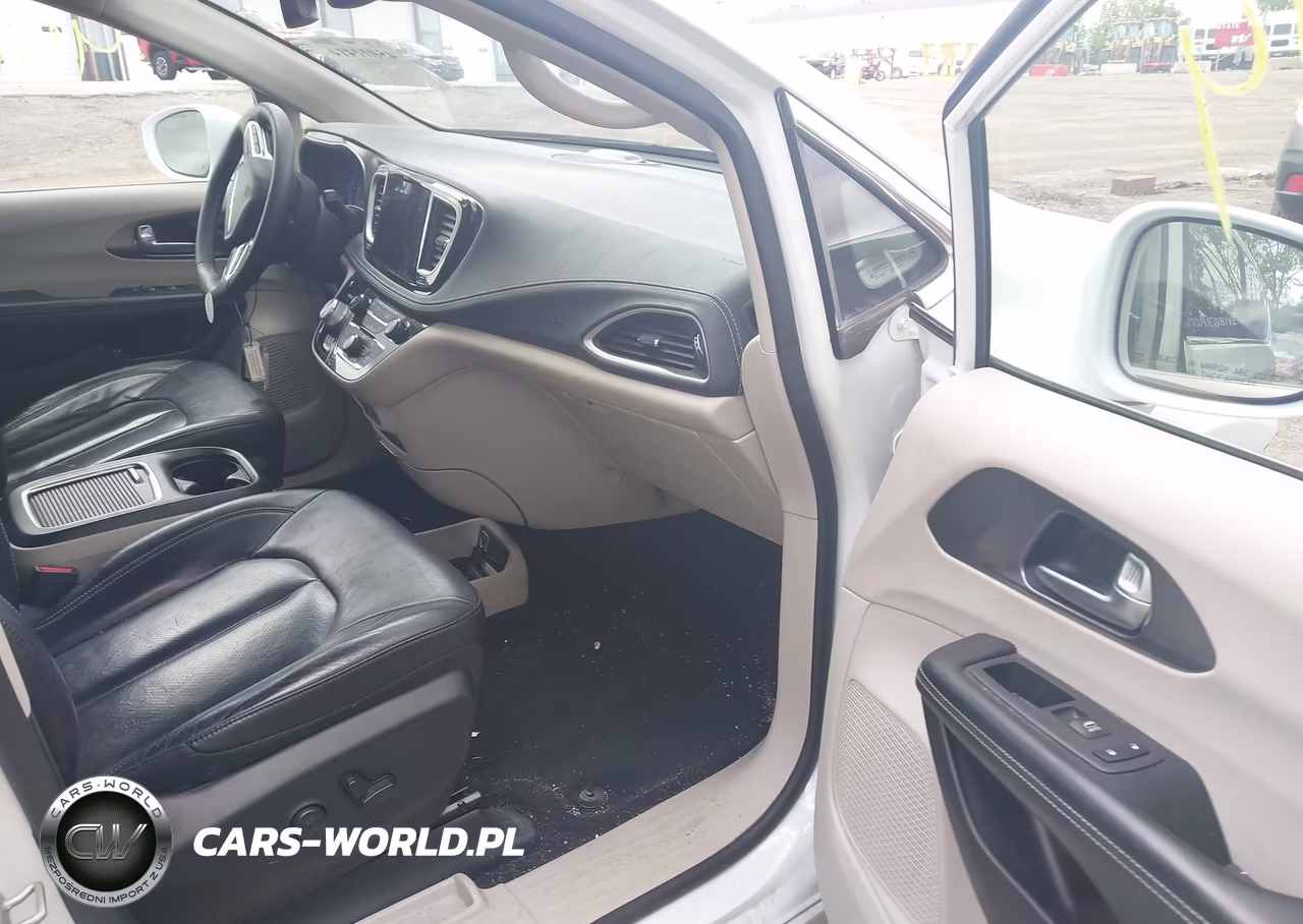 2022 Chrysler Pacifica Hybrid Touring L VIN:2C4RC1L73NR144913 - 5