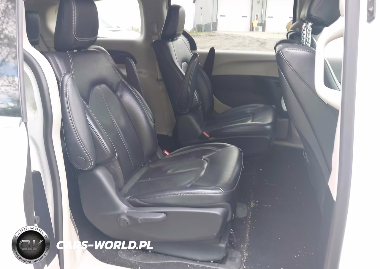 2022 Chrysler Pacifica Hybrid Touring L VIN:2C4RC1L73NR144913 - 8