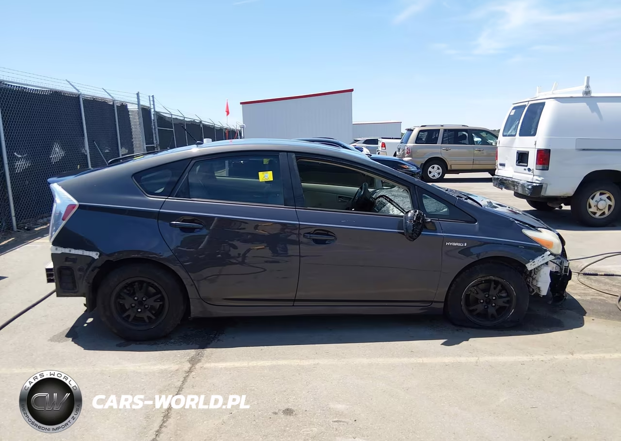 2015 Toyota Prius Two VIN:JTDKN3DUXF0422178 - 14