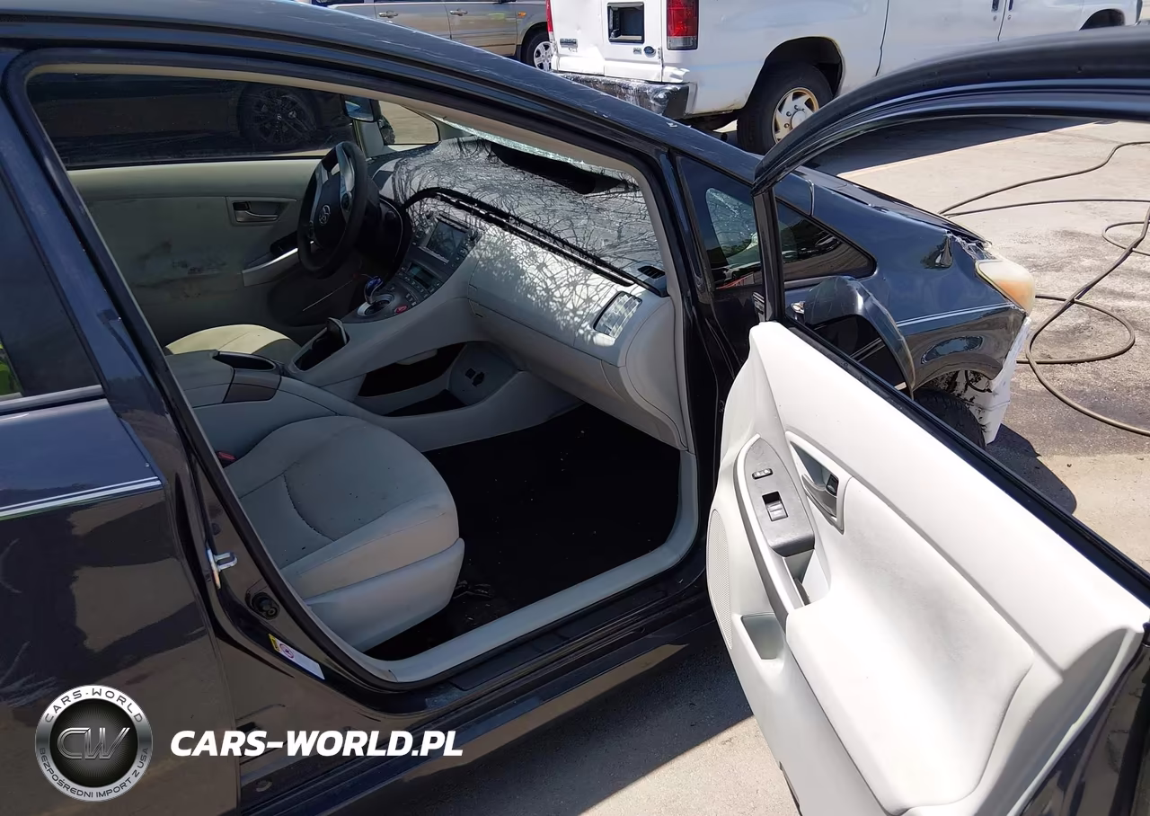 2015 Toyota Prius Two VIN:JTDKN3DUXF0422178 - 5