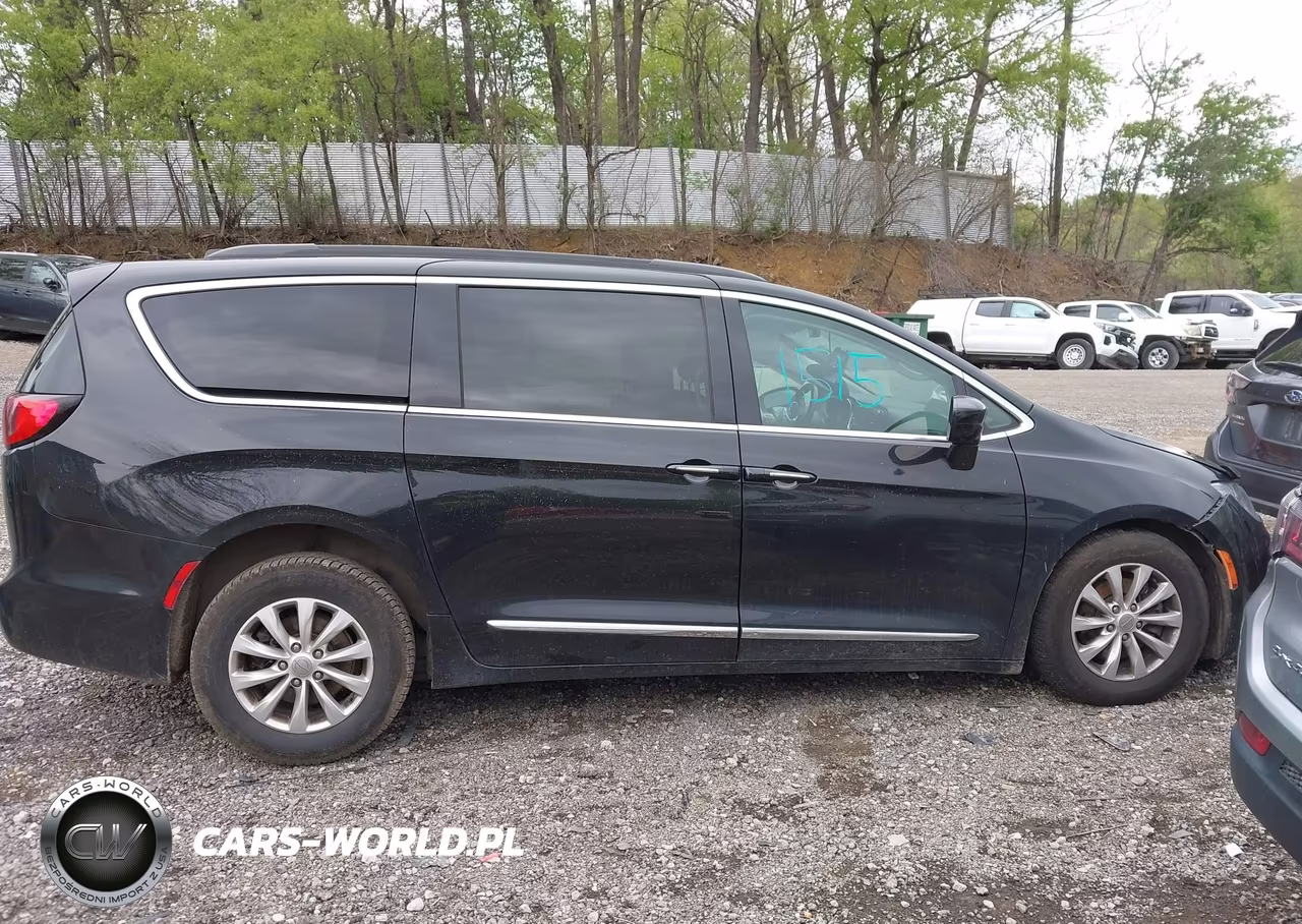 2017 Chrysler Pacifica Touring-L VIN:2C4RC1BG3HR795075 - 14
