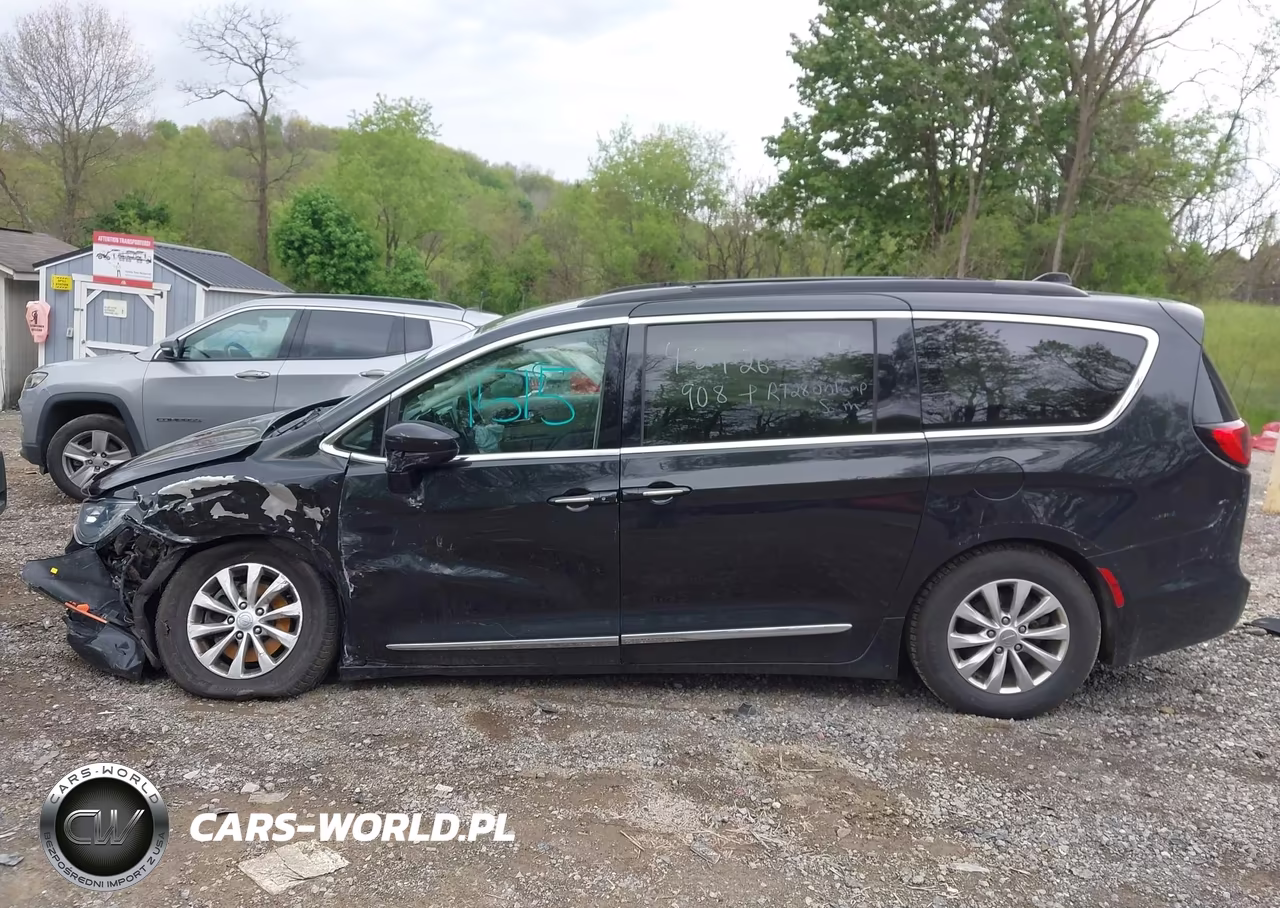 2017 Chrysler Pacifica Touring-L VIN:2C4RC1BG3HR795075 - 15