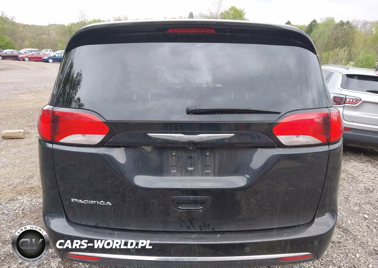 2017 Chrysler Pacifica Touring-L VIN:2C4RC1BG3HR795075 - 17