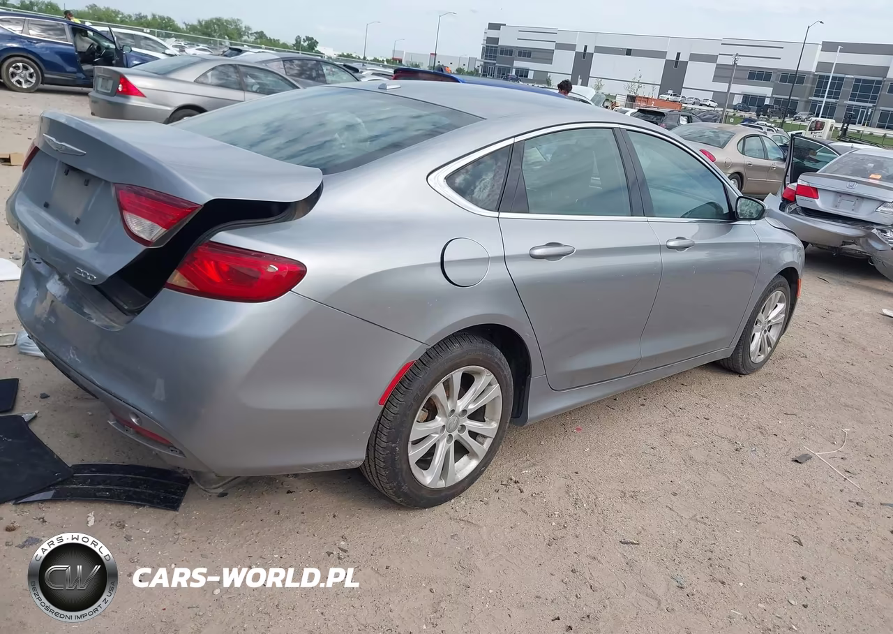 2016 Chrysler 200 Limited VIN:1C3CCCAB0GN117004 - 4
