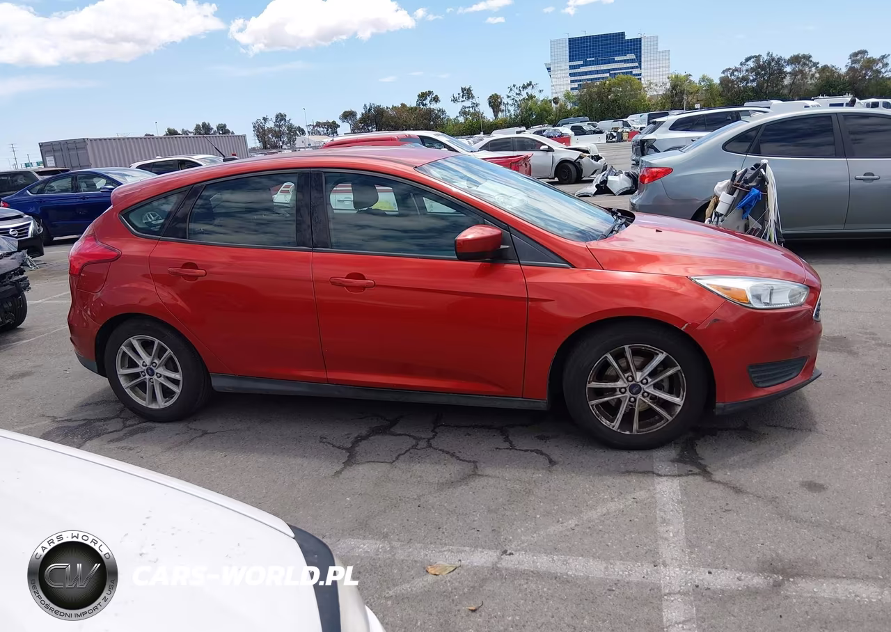 2018 Ford Focus Se VIN:1FADP3K27JL278526 - 13