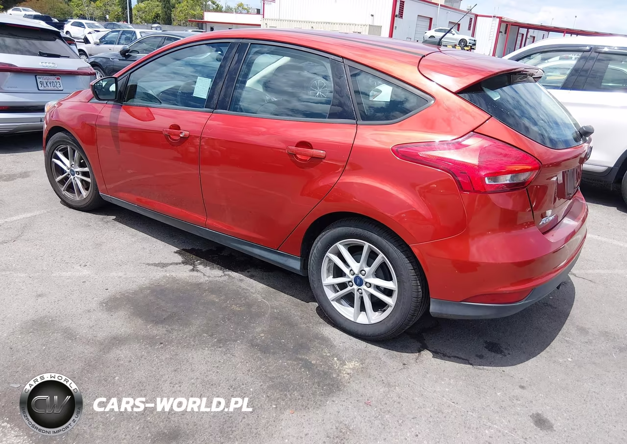 2018 Ford Focus Se VIN:1FADP3K27JL278526 - 3
