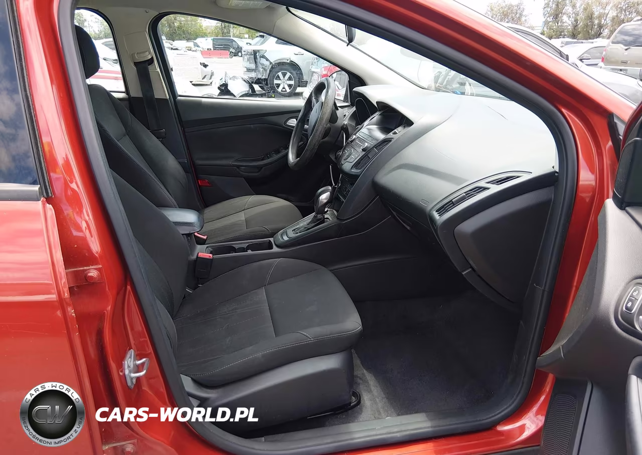 2018 Ford Focus Se VIN:1FADP3K27JL278526 - 5