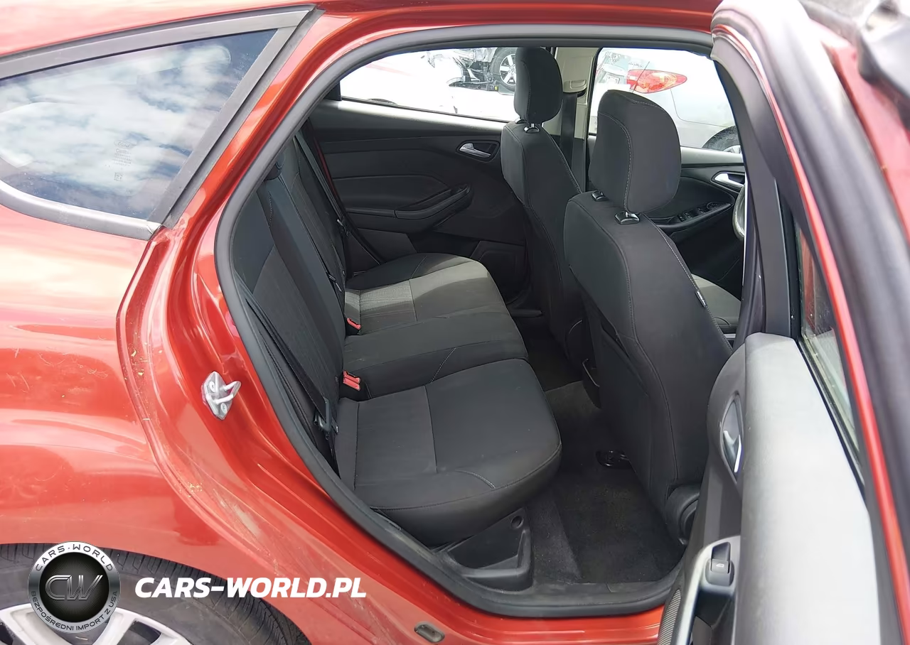 2018 Ford Focus Se VIN:1FADP3K27JL278526 - 8