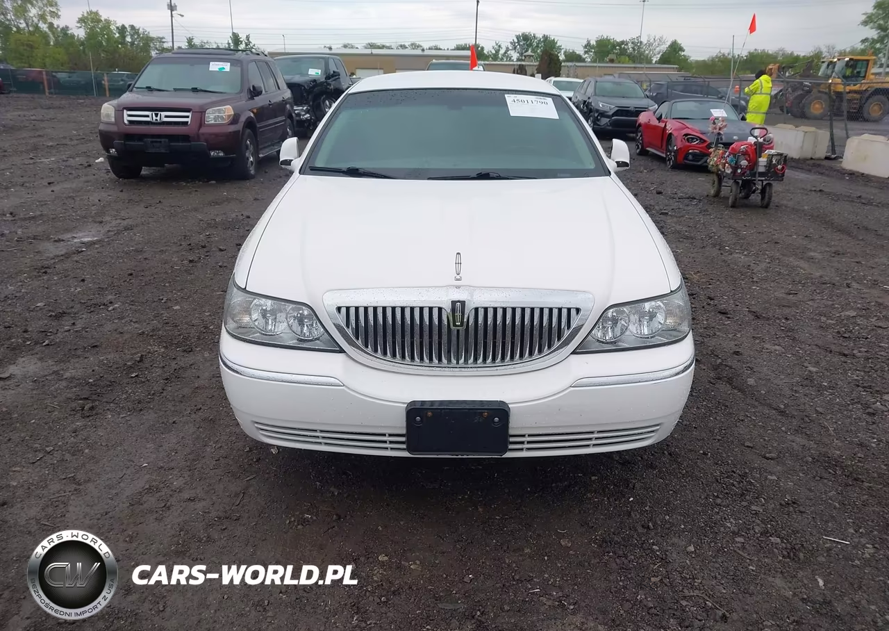 2008 Lincoln Town Car Signature Limited VIN:2LNHM82V78X640083 - 12