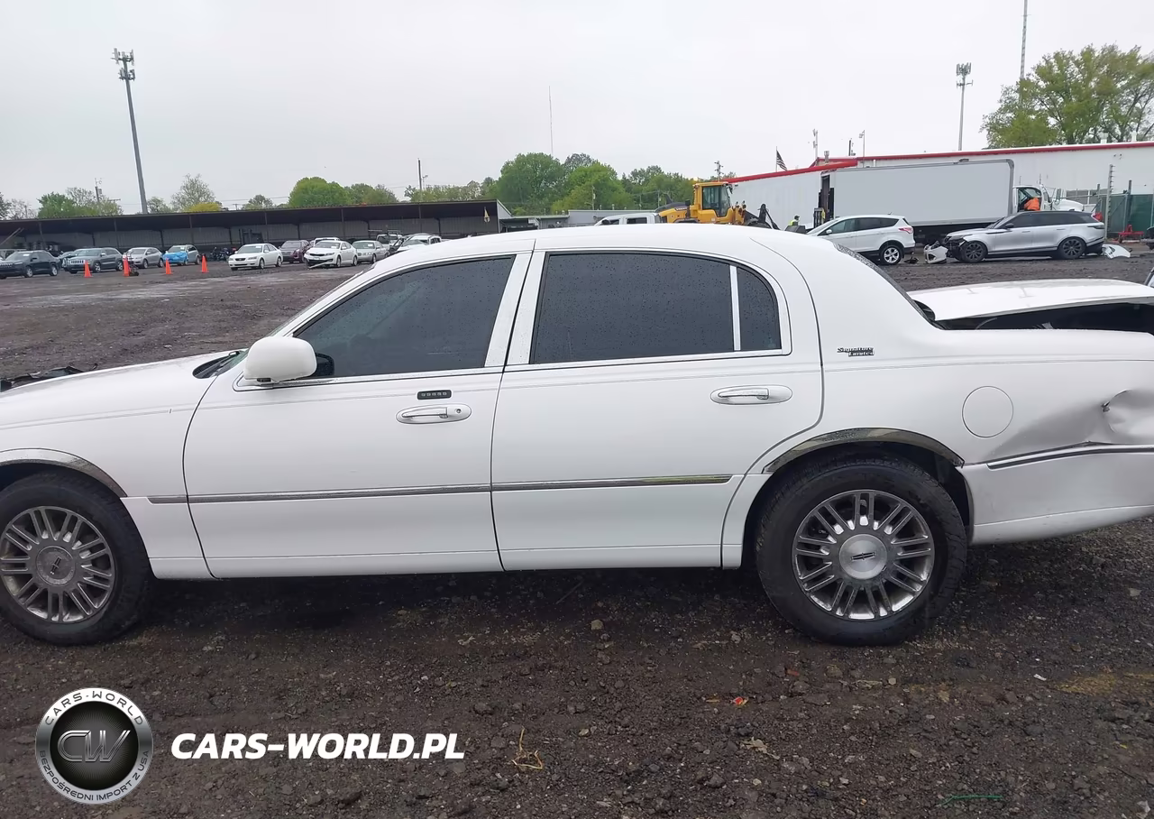 2008 Lincoln Town Car Signature Limited VIN:2LNHM82V78X640083 - 14