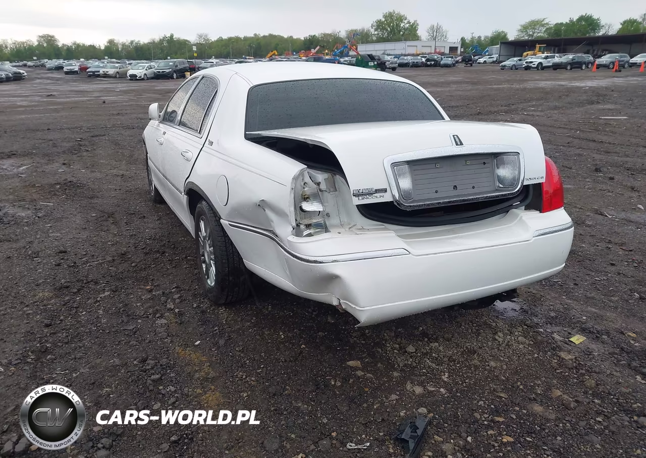 2008 Lincoln Town Car Signature Limited VIN:2LNHM82V78X640083 - 6