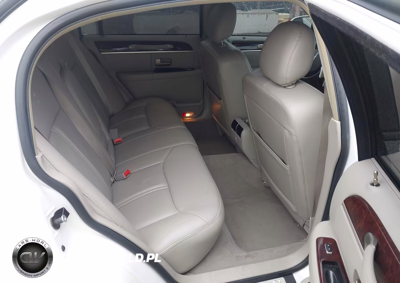 2008 Lincoln Town Car Signature Limited VIN:2LNHM82V78X640083 - 8