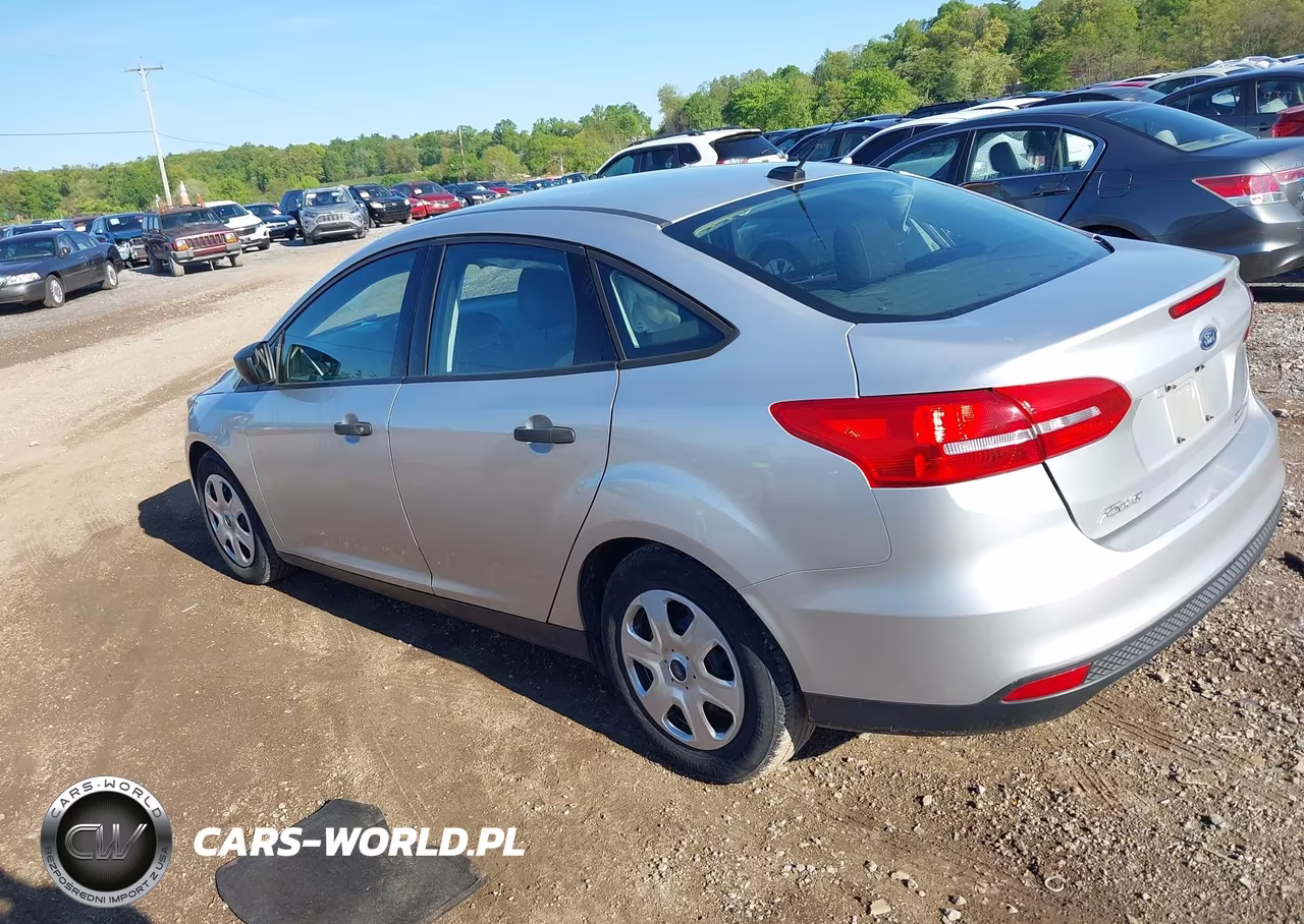 2018 Ford Focus S VIN:1FADP3E28JL298683 - 3