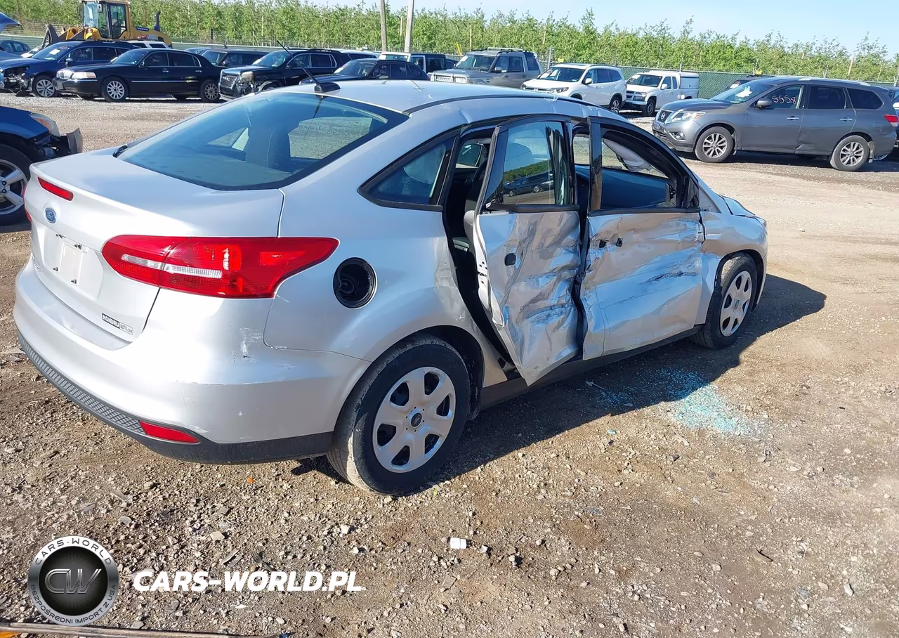 2018 Ford Focus S VIN:1FADP3E28JL298683 - 4