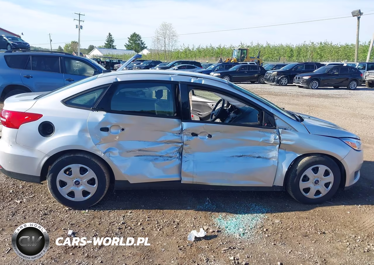 2018 Ford Focus S VIN:1FADP3E28JL298683 - 6