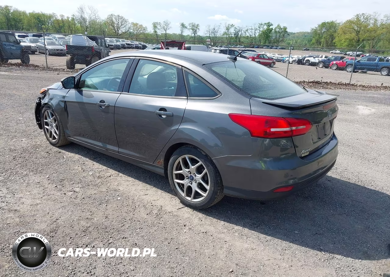 2015 Ford Focus Se VIN:1FADP3F24FL200903 - 3