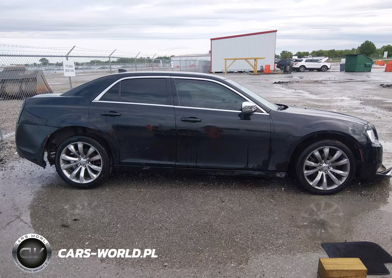 2019 Chrysler 300 Touring VIN:2C3CCAAG6KH740807 - 13