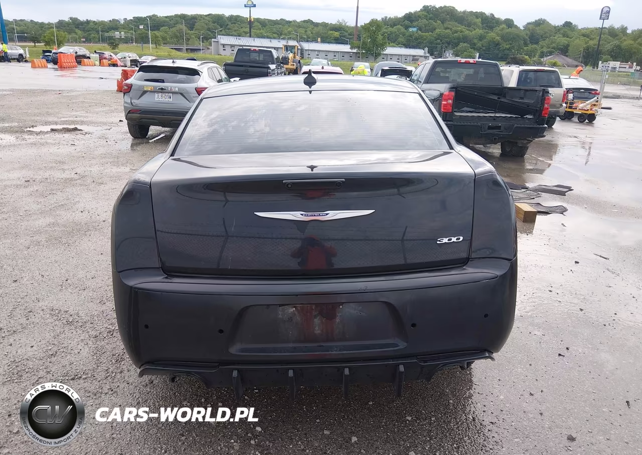 2019 Chrysler 300 Touring VIN:2C3CCAAG6KH740807 - 16