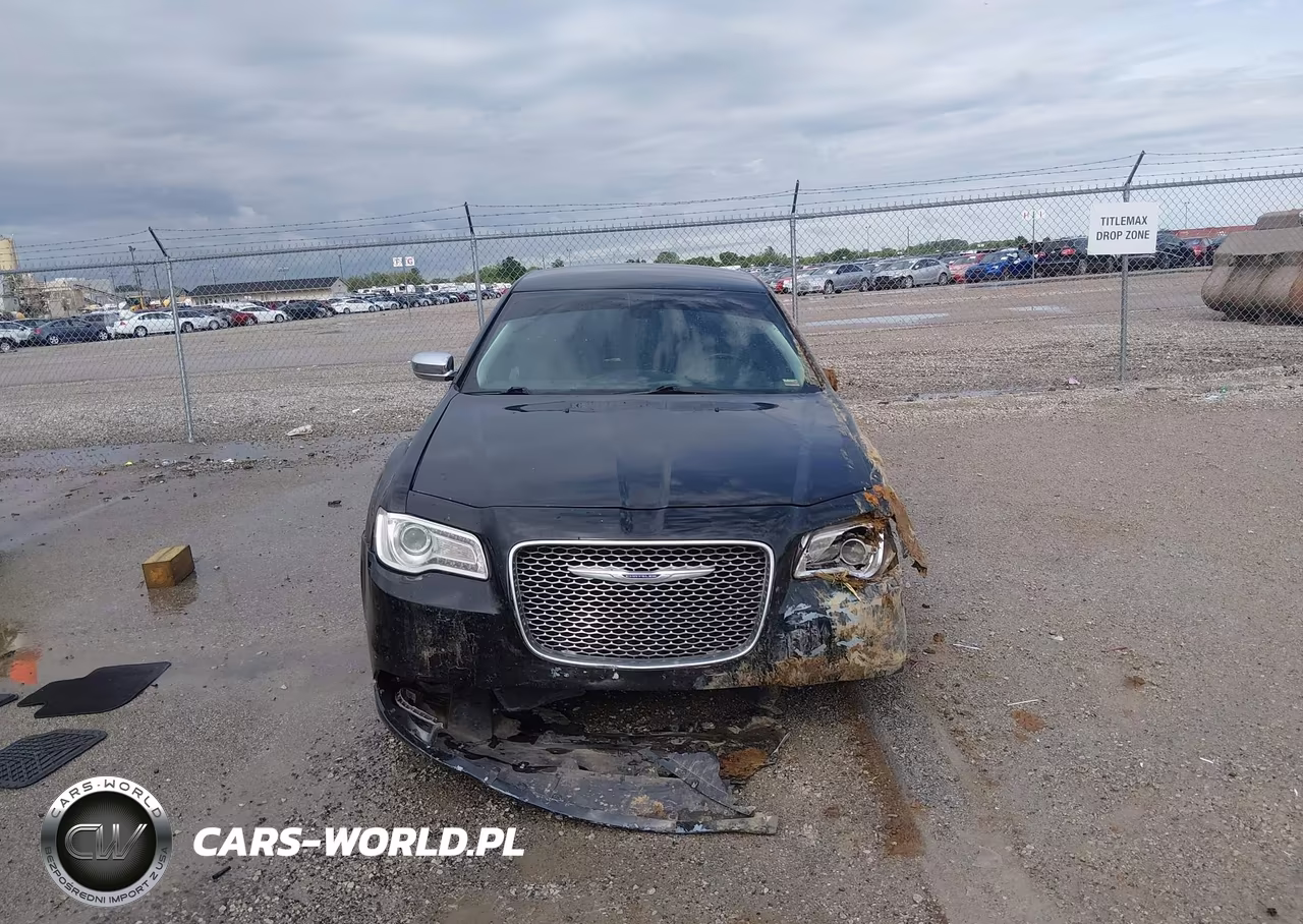 2019 Chrysler 300 Touring VIN:2C3CCAAG6KH740807 - 6