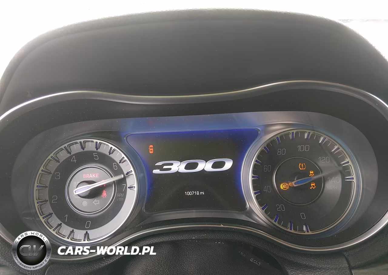 2019 Chrysler 300 Touring VIN:2C3CCAAG6KH740807 - 7