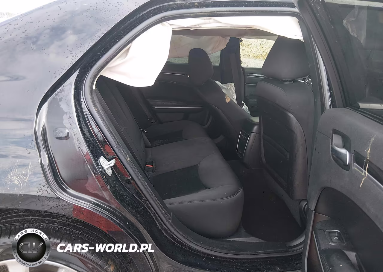 2019 Chrysler 300 Touring VIN:2C3CCAAG6KH740807 - 8