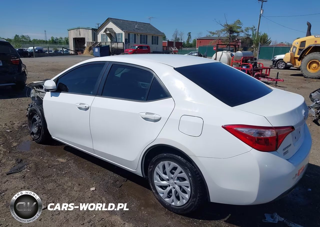 2017 Toyota Corolla Le VIN:2T1BURHE8HC913317 - 3