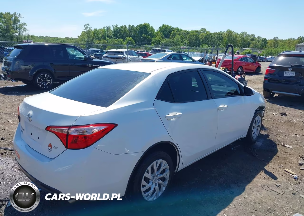 2017 Toyota Corolla Le VIN:2T1BURHE8HC913317 - 4