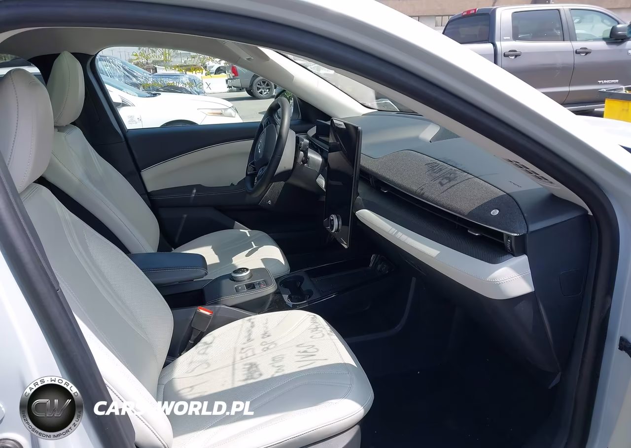 2023 Ford Mustang Mach-E Premium VIN:3FMTK3R73PMA41430 - 5