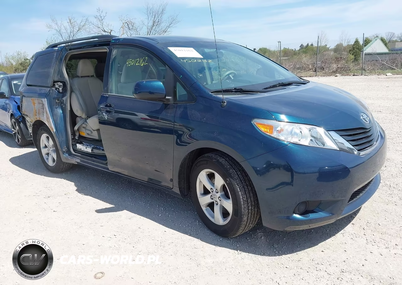 2012 Toyota Sienna Le V6 8 Passenger