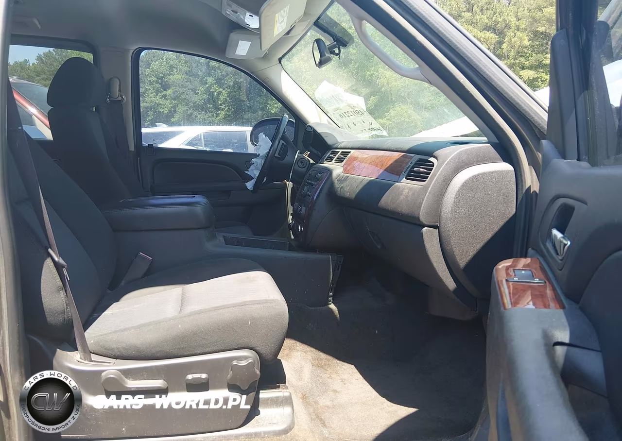 2011 Chevrolet Tahoe Ls VIN:1GNSCAE0XBR381344 - 5