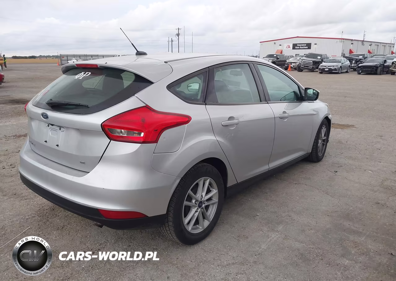 2018 Ford Focus Se VIN:1FADP3K25JL272479 - 4