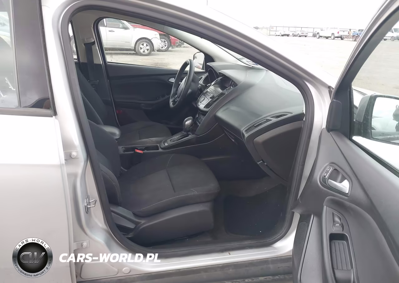 2018 Ford Focus Se VIN:1FADP3K25JL272479 - 5