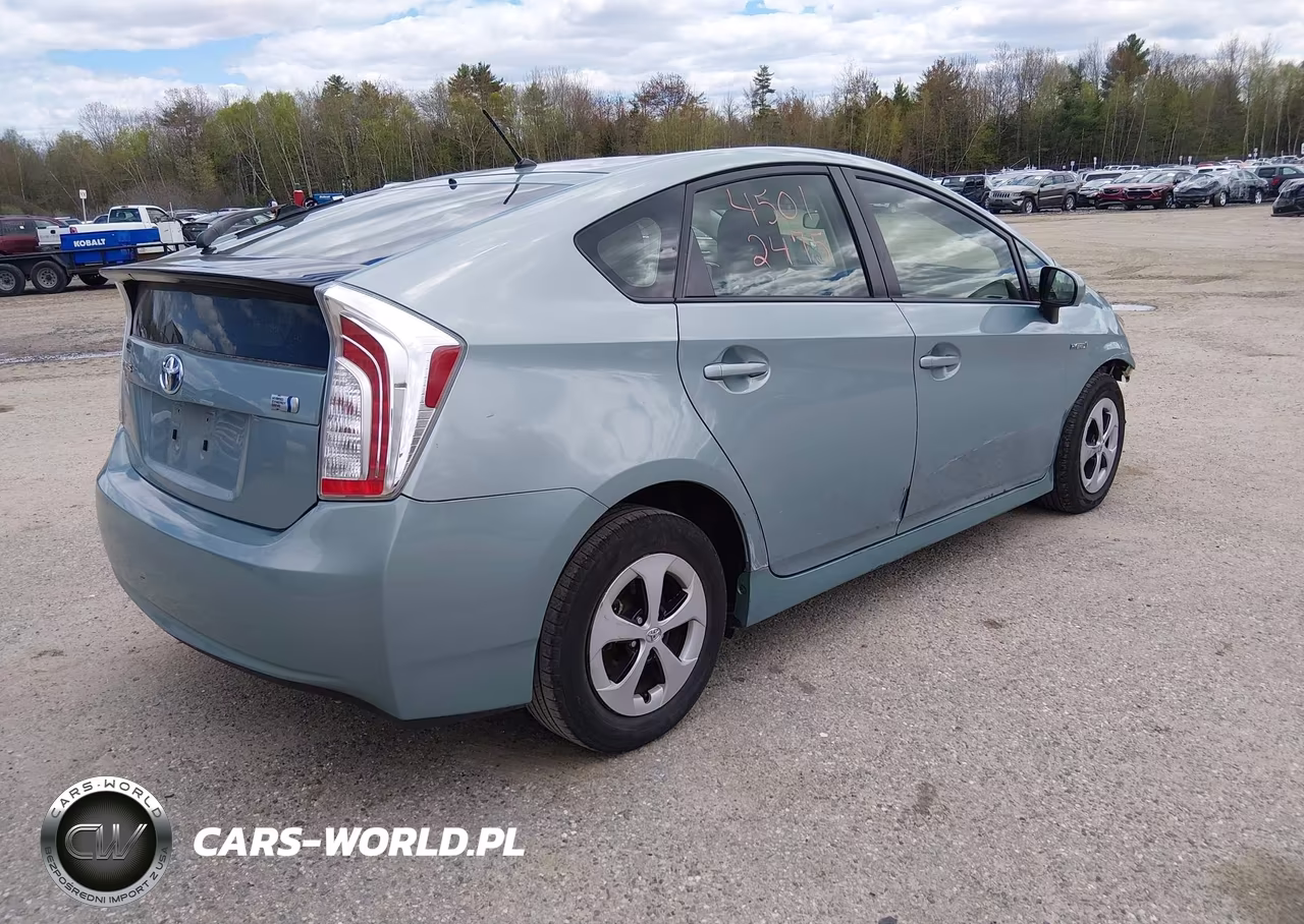 2014 Toyota Prius Two VIN:JTDKN3DU1E1834546 - 4