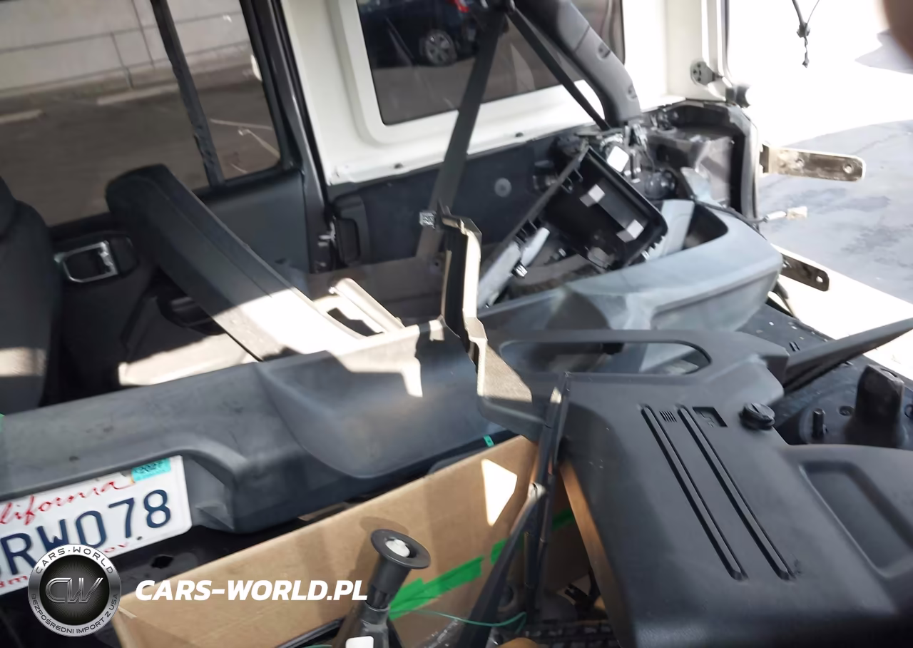 2018 Jeep Wrangler Unlimited Sport S 4X4 VIN:1C4HJXDN1JW201905 - 21