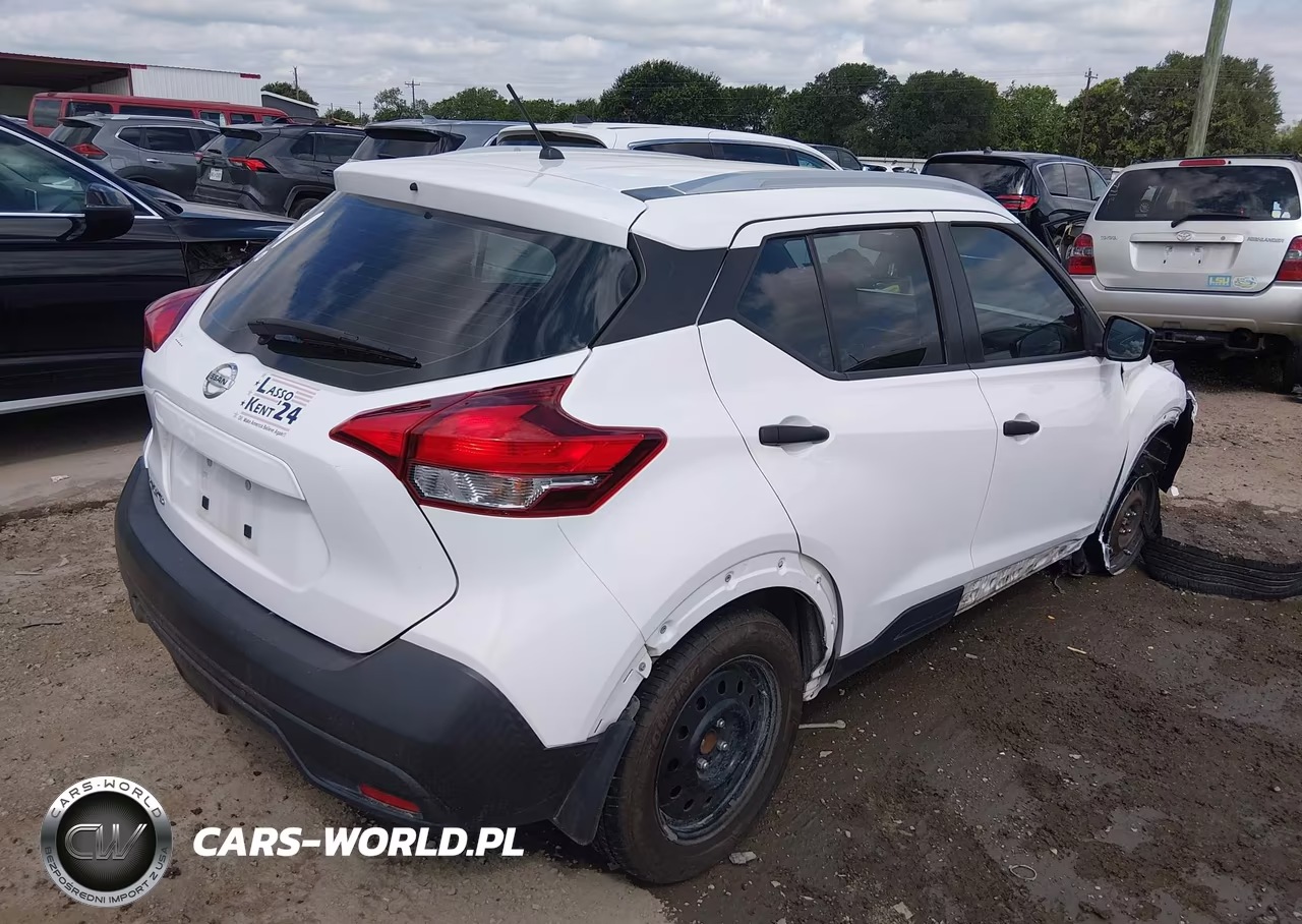 2019 Nissan Kicks S VIN:3N1CP5CU8KL562547 - 4