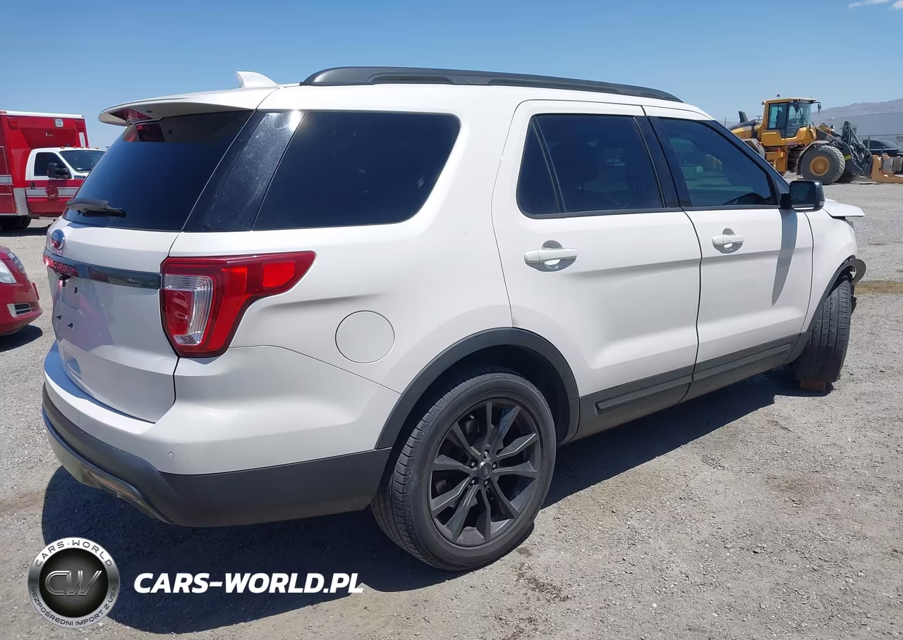 2017 Ford Explorer Xlt VIN:1FM5K7D85HGD55639 - 4