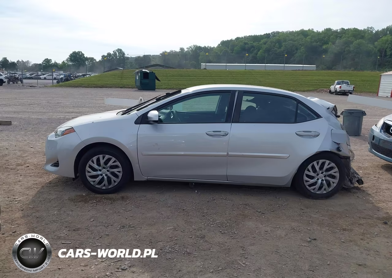 2018 Toyota Corolla Le VIN:5YFBURHE5JP738708 - 15
