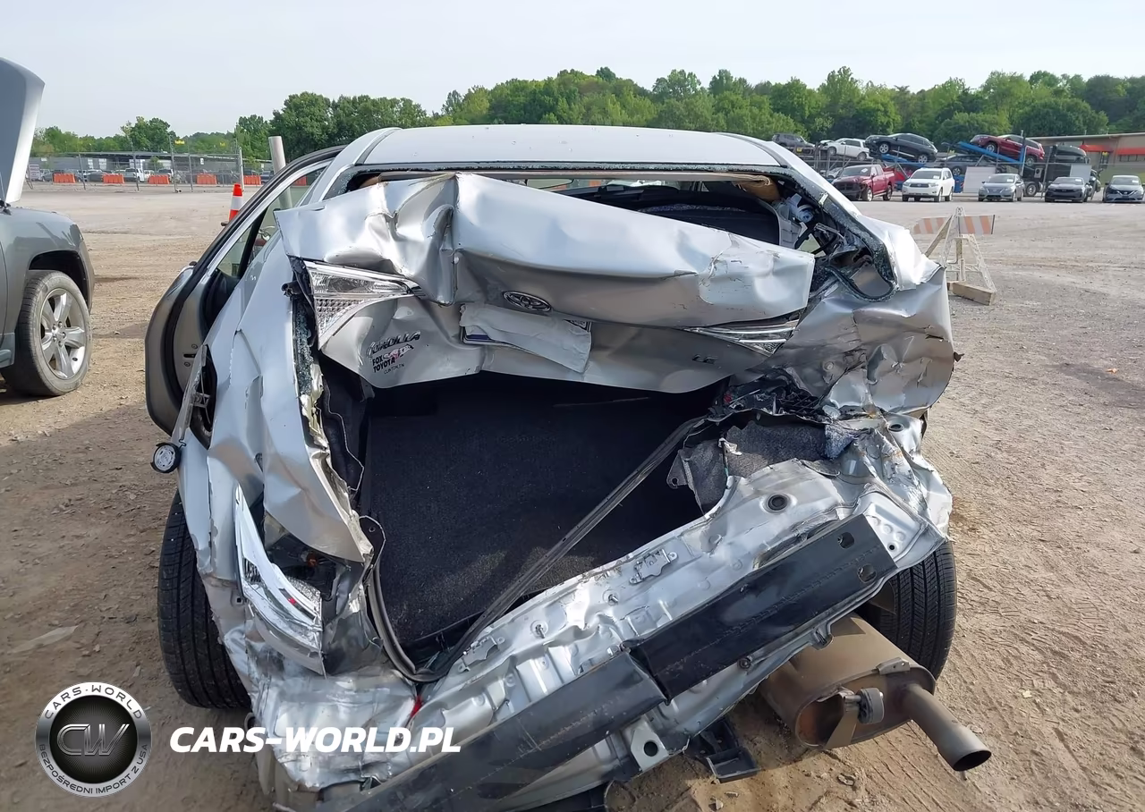 2018 Toyota Corolla Le VIN:5YFBURHE5JP738708 - 17