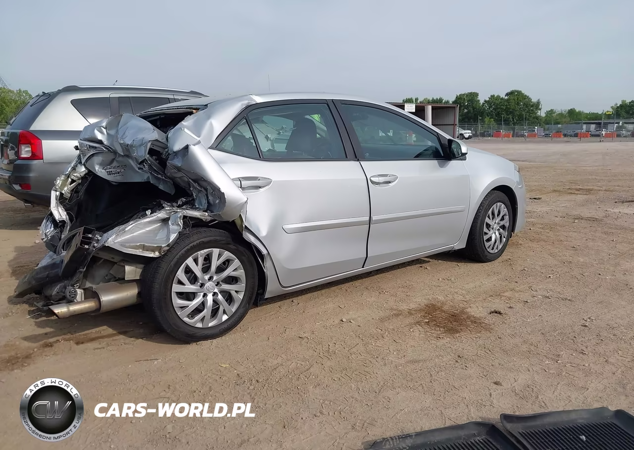 2018 Toyota Corolla Le VIN:5YFBURHE5JP738708 - 4