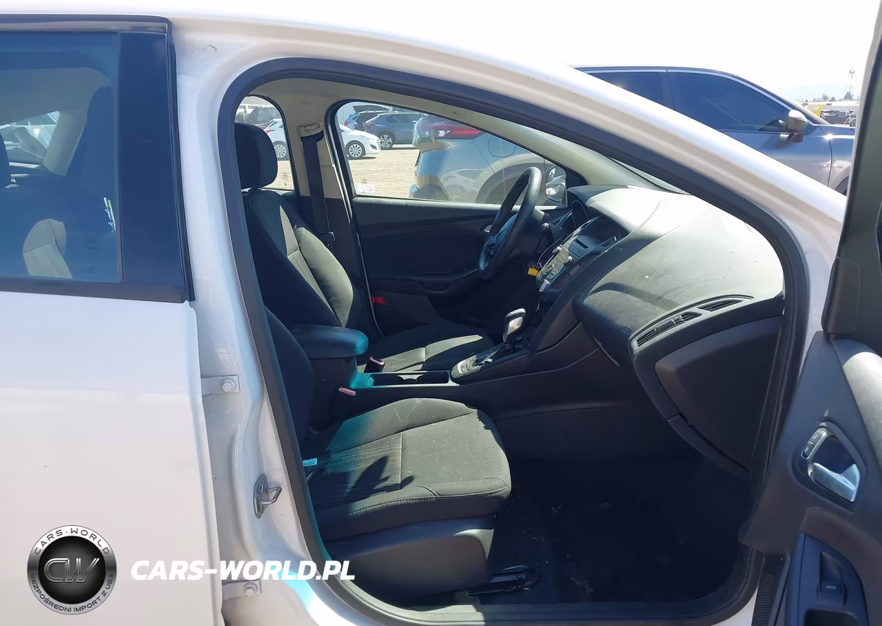 2015 Ford Focus Se VIN:1FADP3K24FL370040 - 5